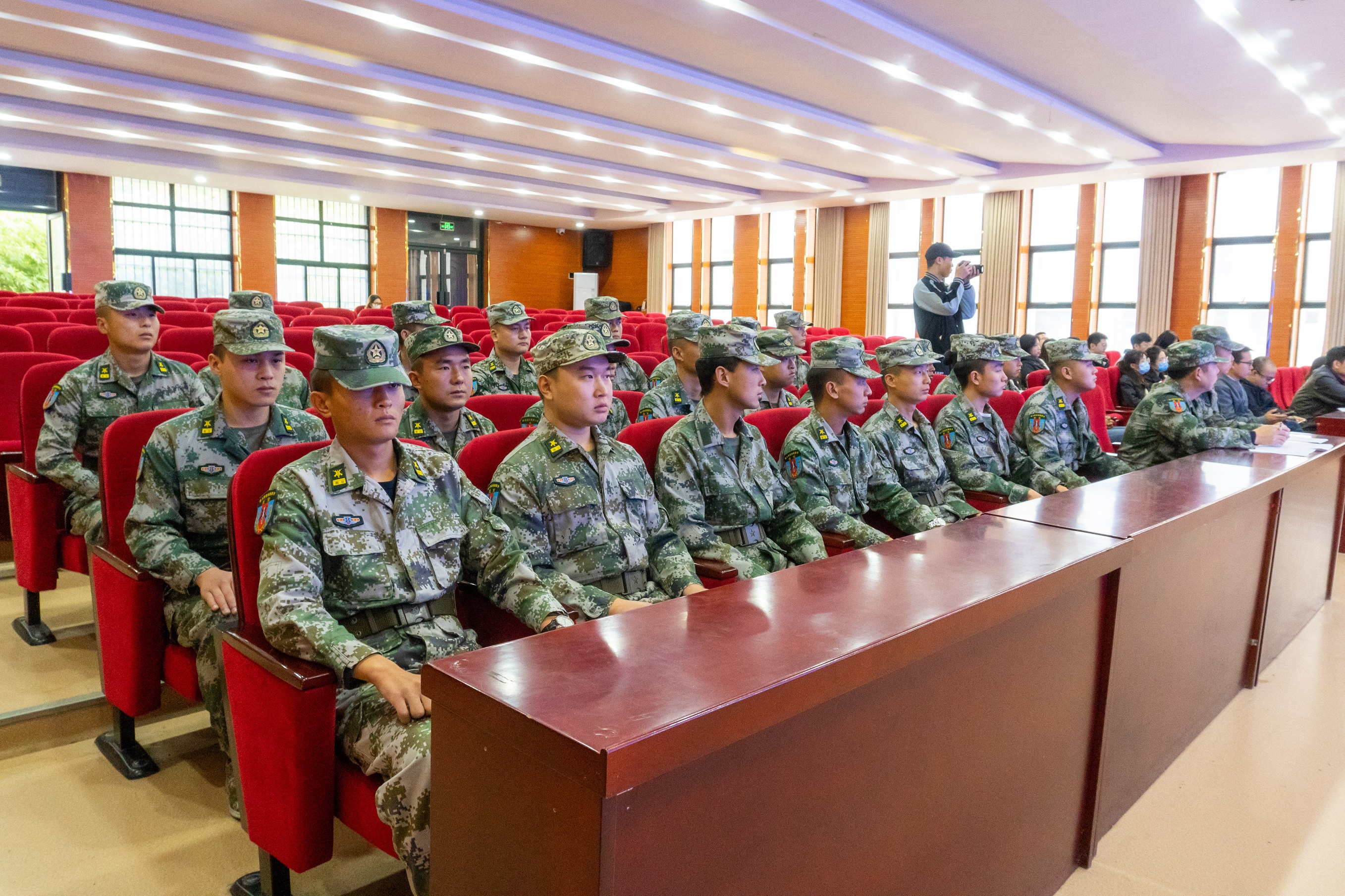 揚(yáng)帆起航 | 2021級(jí)學(xué)生軍訓(xùn)教官見(jiàn)面會(huì)順利舉行