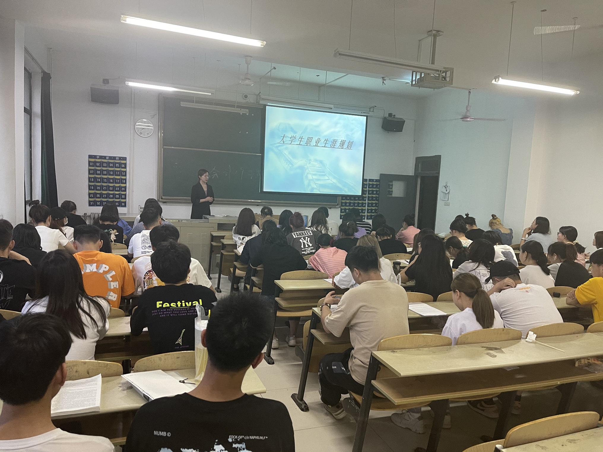 【經(jīng)濟(jì)與管理學(xué)院】舉行2019級(jí)會(huì)計(jì)專業(yè)職業(yè)生涯規(guī)劃活動(dòng)