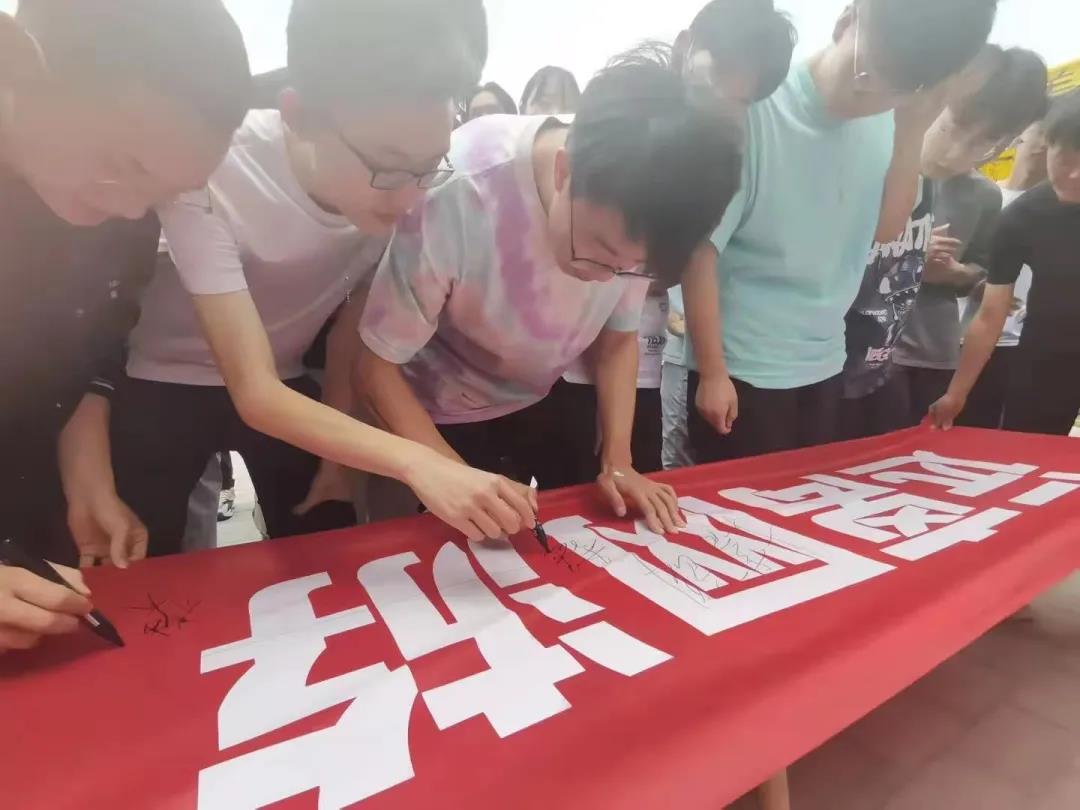 【信息與科技工程學(xué)院】成功舉行“遠(yuǎn)離網(wǎng)游，科學(xué)用網(wǎng)”教育活動(dòng)啟動(dòng)儀式