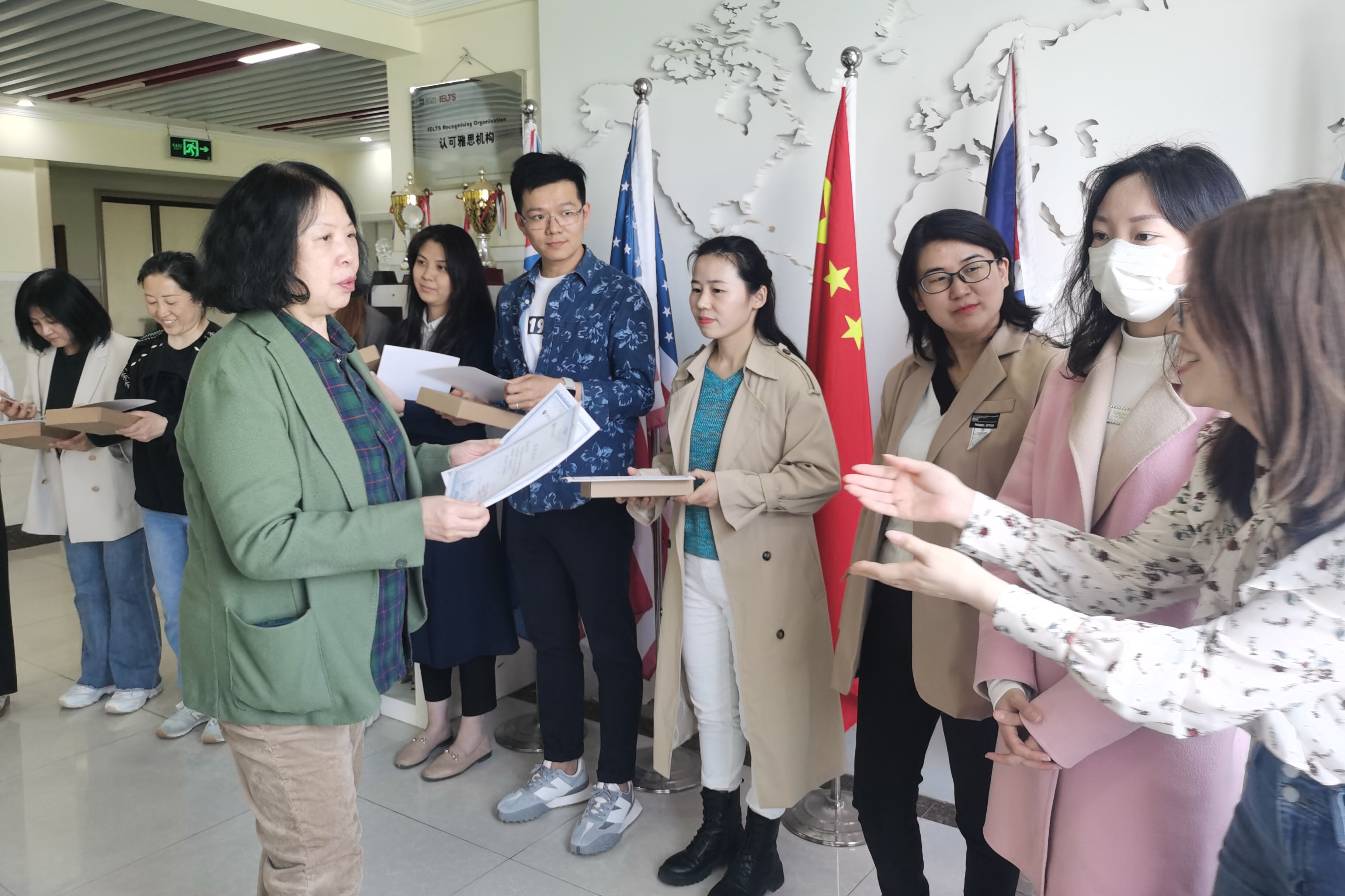 國際教育與人文學院舉行 “教師線上教學比賽”頒獎儀式