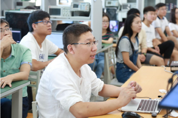 【中國(guó)教育在線】熱烈祝賀西安科技大學(xué)高新學(xué)院獲批增設(shè)一個(gè)本科專業(yè)
