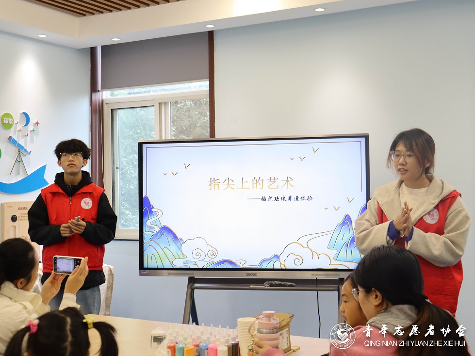 【團(tuán)委】學(xué)院青年志愿者協(xié)會(huì)成功舉辦“金絲彎彎，琺瑯閃閃”非遺手工課程
