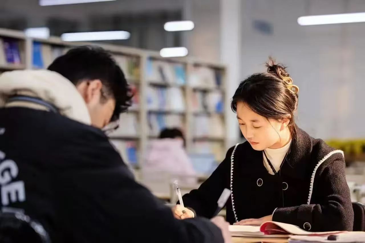 英語四六級現(xiàn)在開始報名！包你過的！